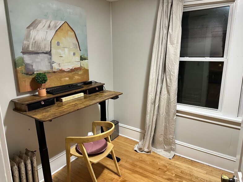 Building Photo - 800 37th Ave NE