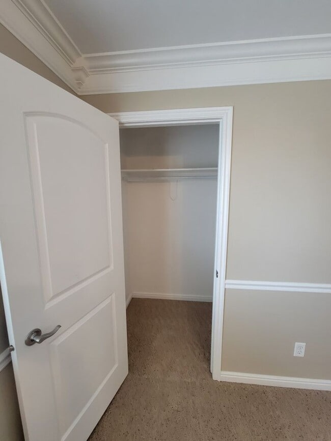 Building Photo - 2 bed, 1.5 bath Townhome at Riverwoods