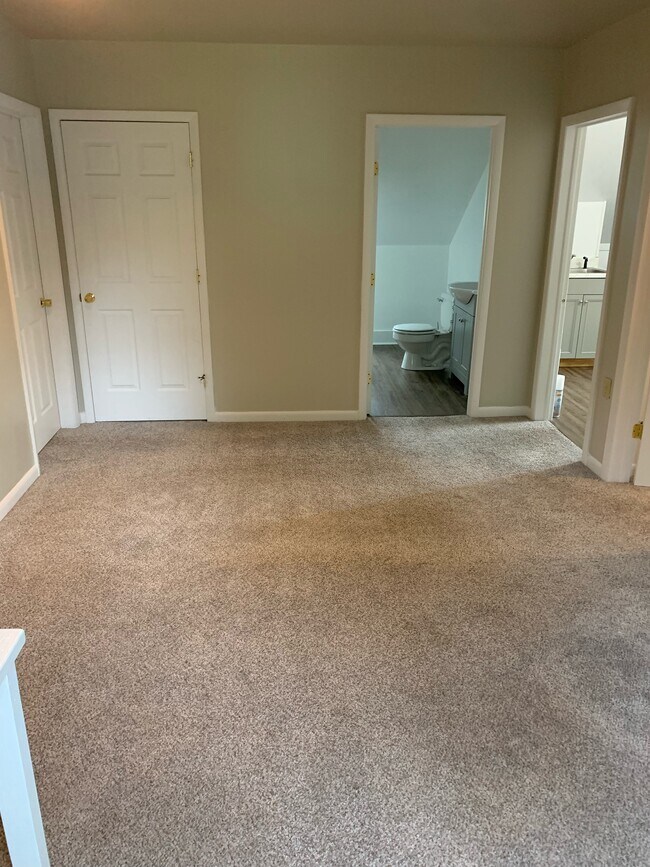 Building Photo - 159 Analomink St