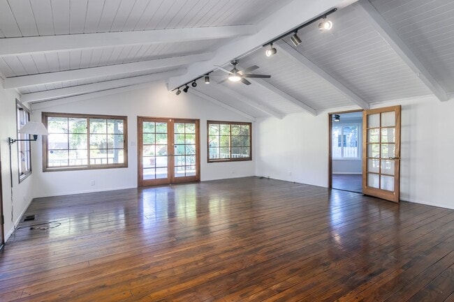 Building Photo - 4668 St Clair Ave