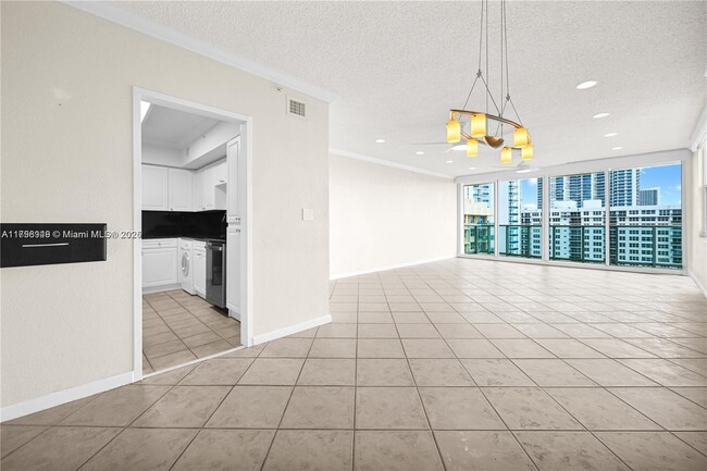 Building Photo - 2501 S Ocean Dr