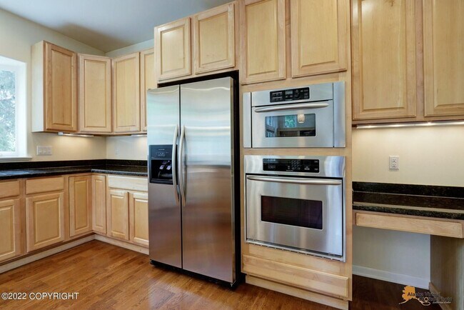 Building Photo - Stunning home conviently located by Eagle ...