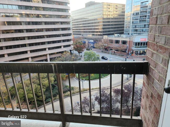 Building Photo - 1805 Crystal Dr