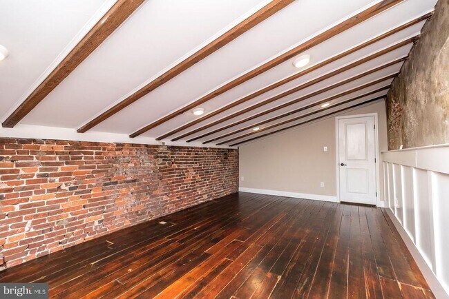 Building Photo - 114-18 Naudain St