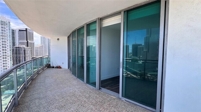 Building Photo - 350 S Miami Ave