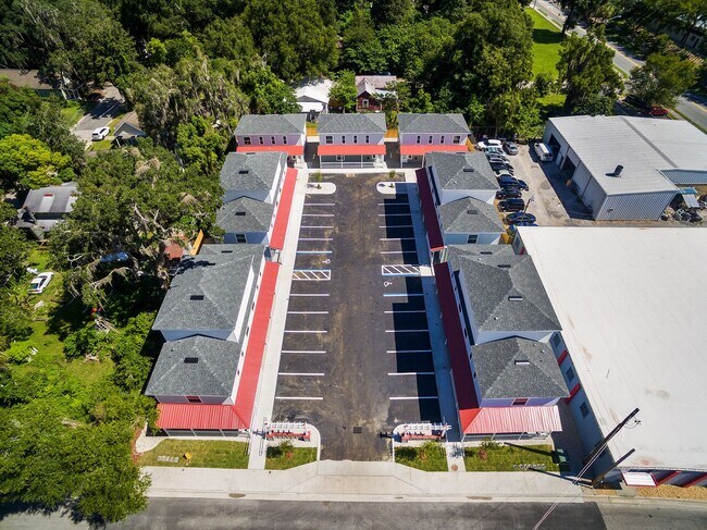 Building Photo - ** ONE MONTH FREE RENT** NOW LEASING FOR FALL 2026 IS NOW OPEN!