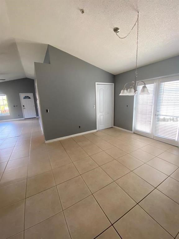 Building Photo - 9655 Hollyhill Dr