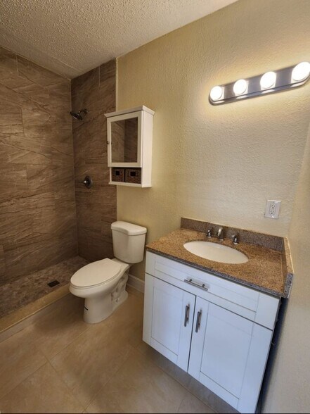 Building Photo - 5311 NE 10th Ave