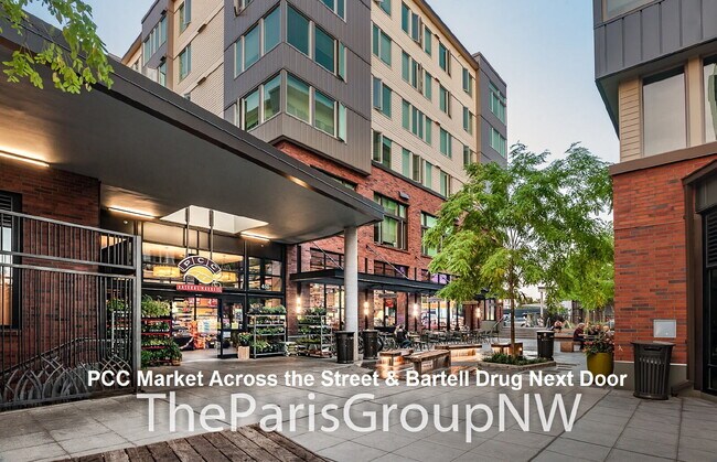 Building Photo - Gorgeous Green Lake Condo * 1 Block to Park Entrance, Onsite Retail, Garage Pkg, EZ Commute!