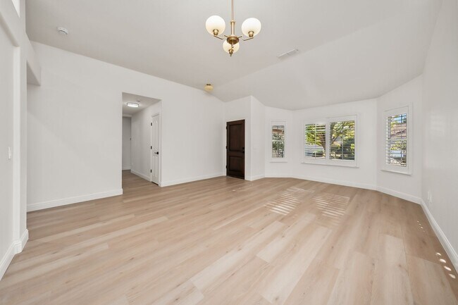 Building Photo - 302 Carlina Ct