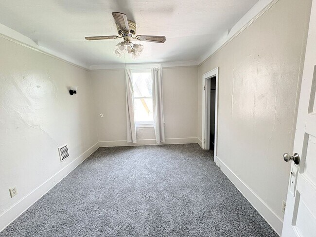 Building Photo - 303 Hillwood Dr