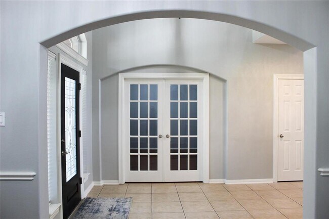 Building Photo - 2310 Da Vinci Dr