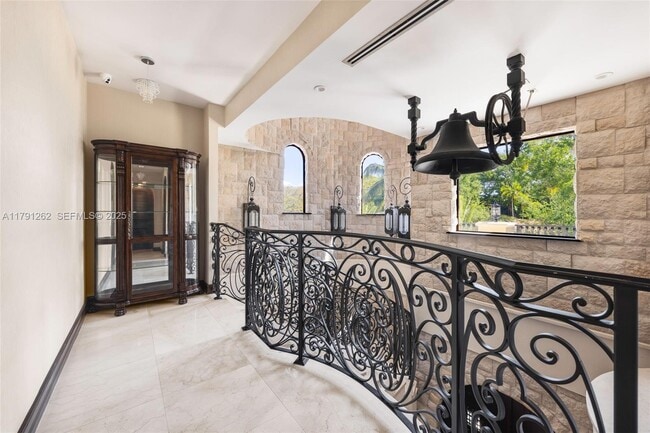 Building Photo - 6016 Leonardo St