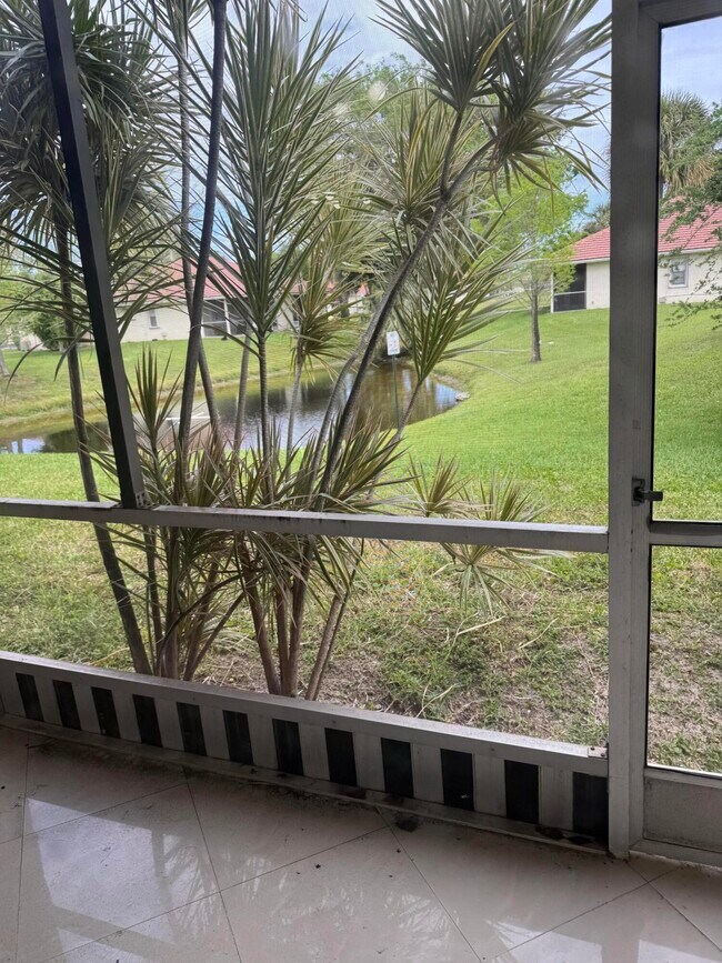 Building Photo - 9921 Three Lakes Cir