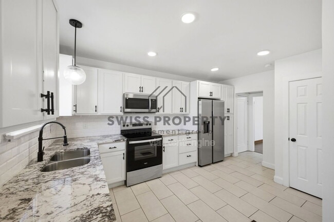 Building Photo - 417 S Huron Ave