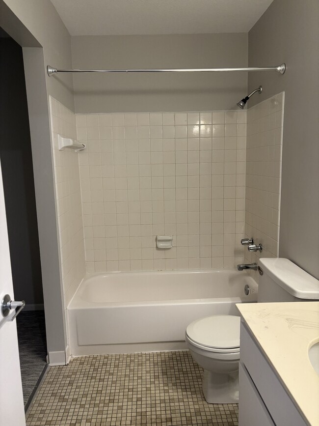 Building Photo - 1601 N Innsbruck Dr