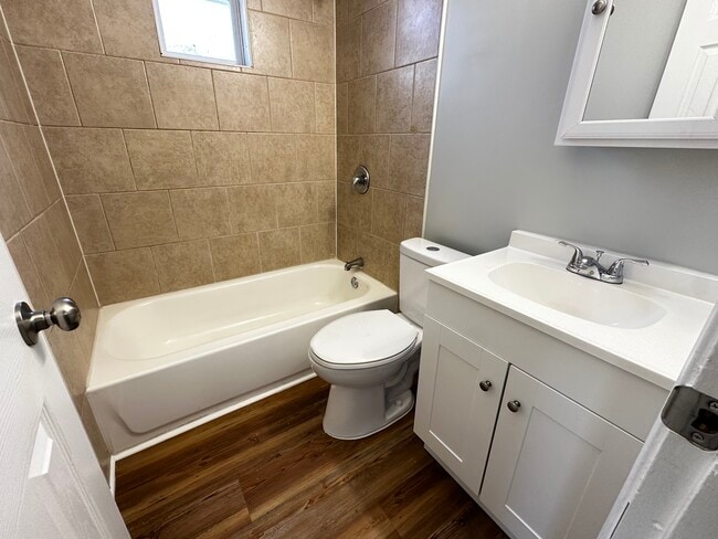 Building Photo - SE Duplex