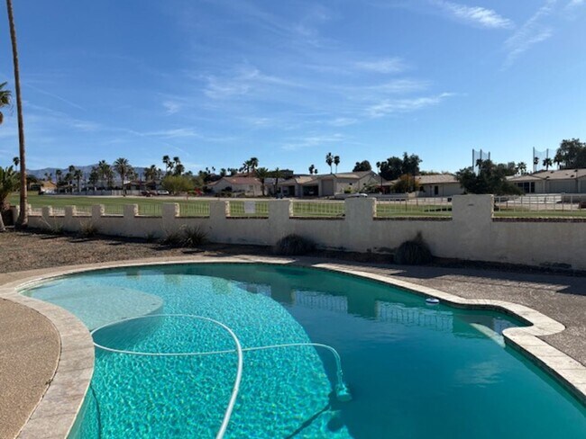 Building Photo - 3 Bedroom - 2 Bath Pool Home on the Golf Course