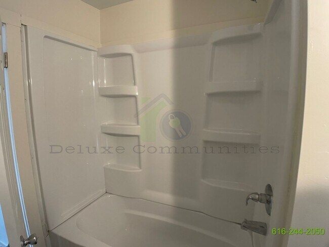 Building Photo - Spacious 4 Bedroom- Whole Home! Available ...