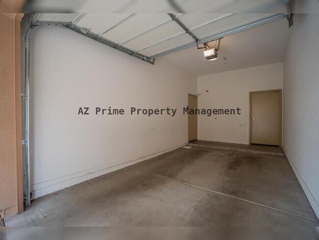 Building Photo - 2989 N 44th St