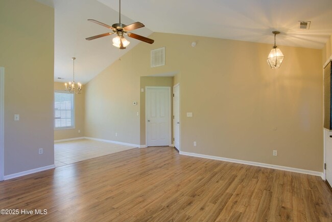 Building Photo - 354 Folkstone Rd