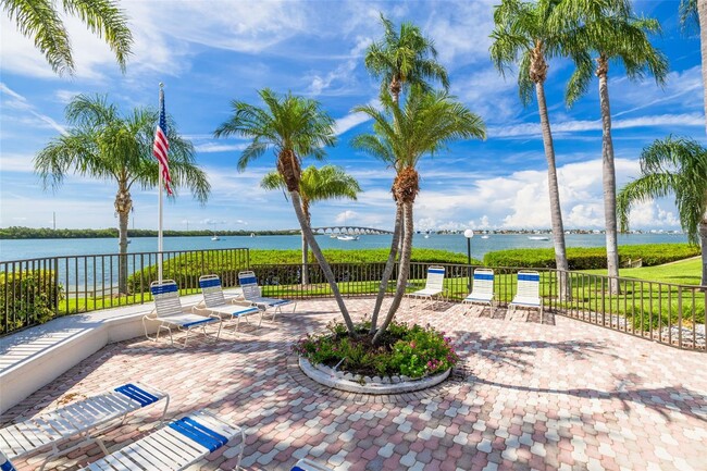Building Photo - 6277 Bahia Del Mar Blvd S