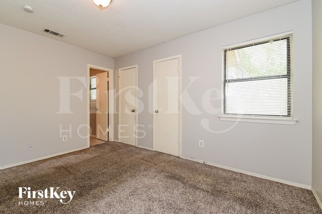 Building Photo - 14912 Oakwood Ln