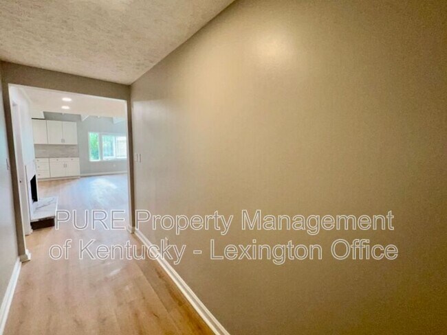 Building Photo - 3520 Combs Ferry Rd