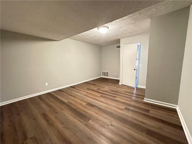 Building Photo - 2496 Landington Way NW