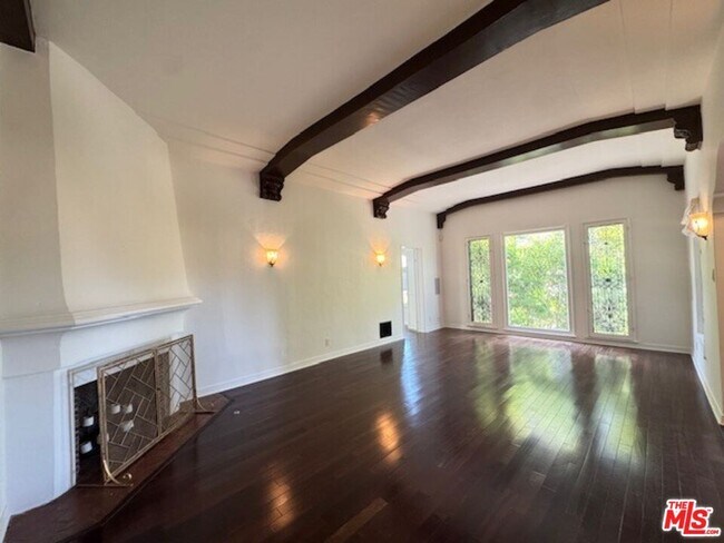 Building Photo - 8283 4th St