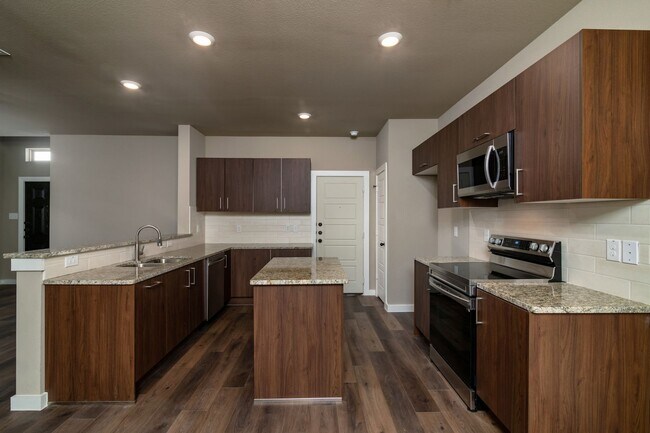 Building Photo - GORGEOUS 3 BEDROOM DUPLEX LOCATED IN MIDLOTHIAN ISD!