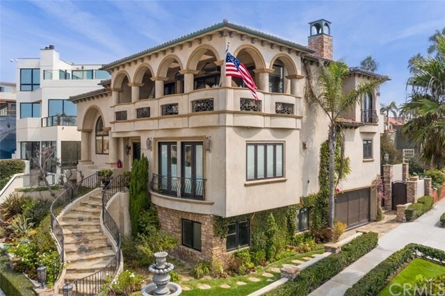 Building Photo - 736 Esplanade