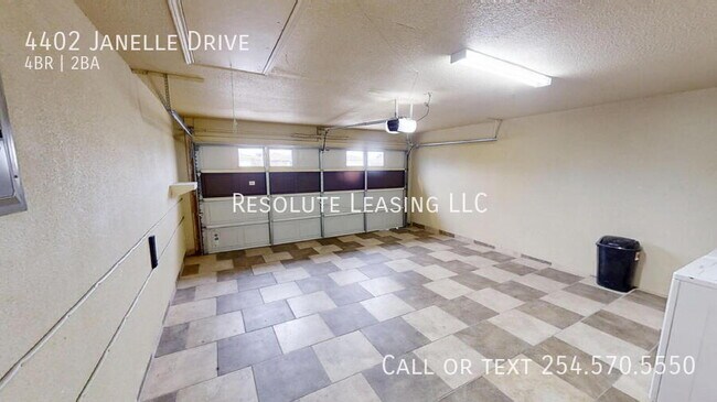 Building Photo - 4402 Janelle Dr