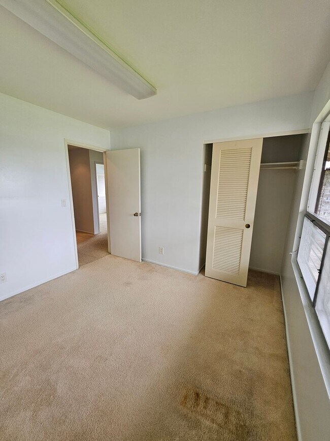 Building Photo - Beautiful 4 Bedroom 2 Bath House