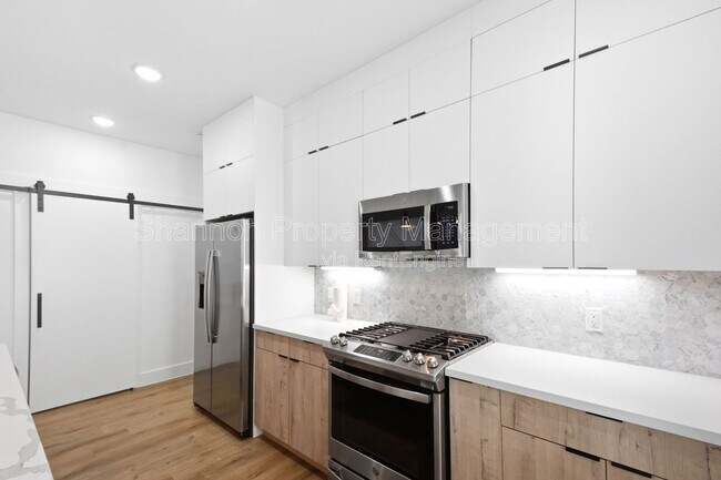 Building Photo - 1307 Bayou St