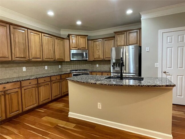 Building Photo - 2871 Royston Dr