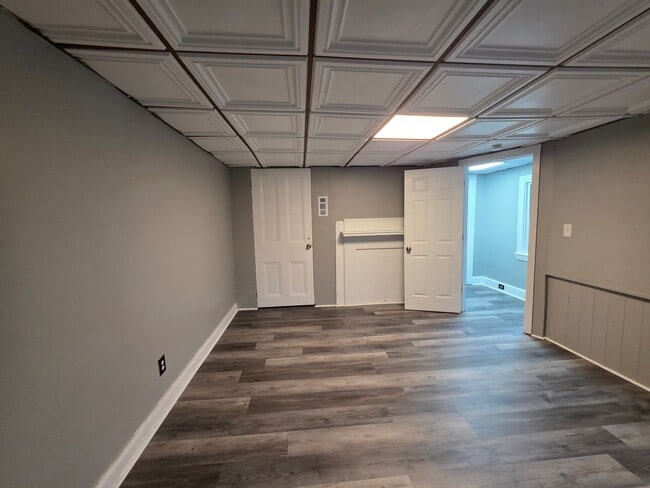 Building Photo - 2 bedroom 1 bath townhouse for rent in the West End