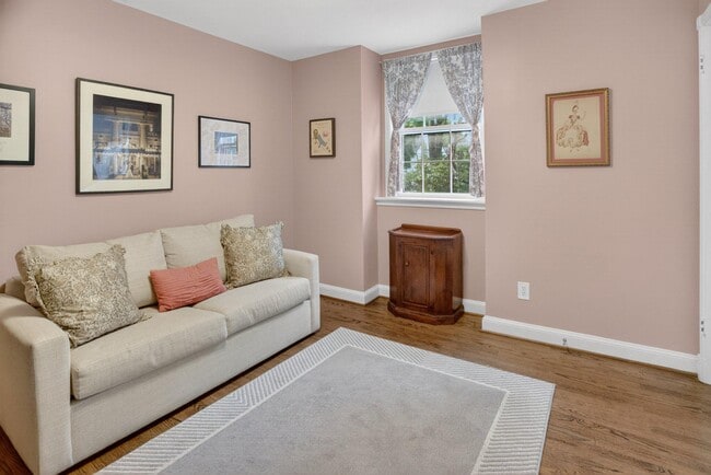 Building Photo - 5973 Searl Terrace