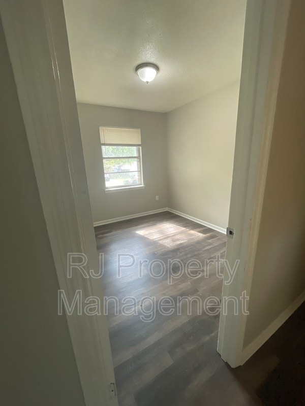 Building Photo - 9154 Haleville St