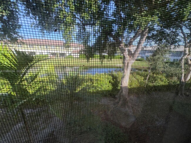 Building Photo - 6579 Via Regina