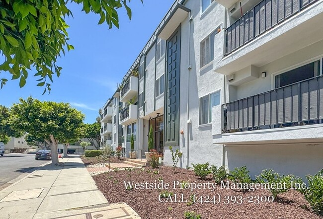 Building Photo - 8163 Redlands St