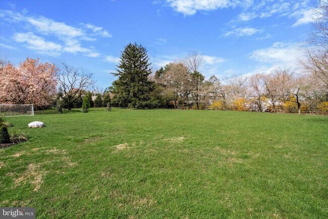 Building Photo - 1530 Briar Hill Rd