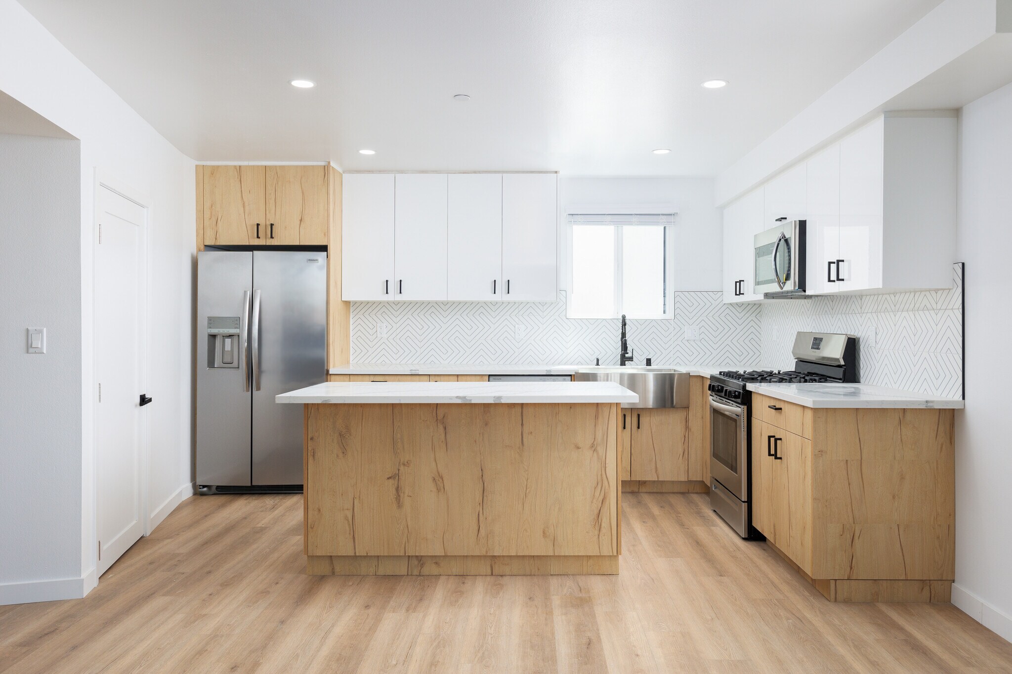 Building Photo - 1416 S Orange Dr