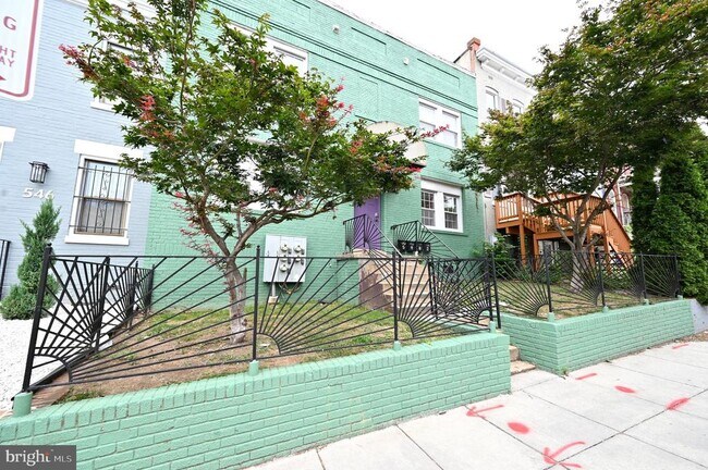 Building Photo - 550 Hobart Pl NW