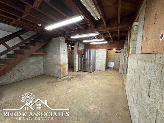 Building Photo - Spacious 3-Bedrooms in White Station School District!