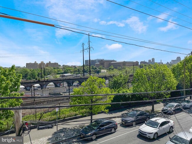 Building Photo - 637 N 32nd St