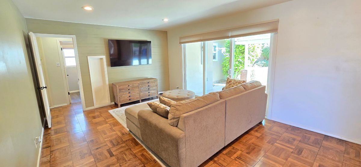 Building Photo - 3244 Hackett Ave