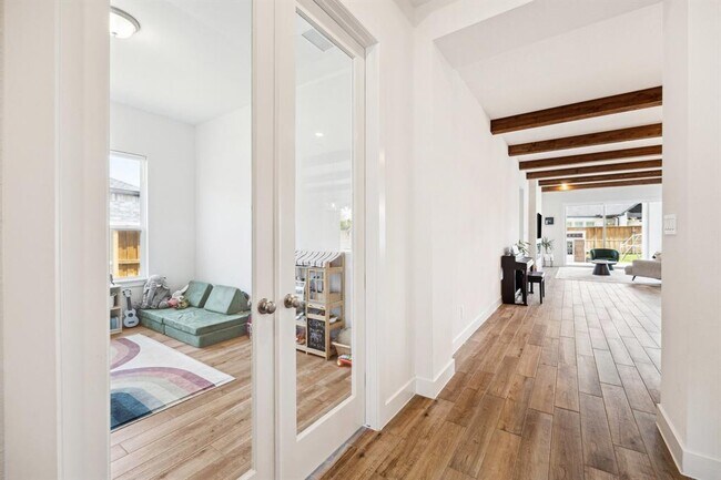 Building Photo - 28247 Clear Breeze Ct