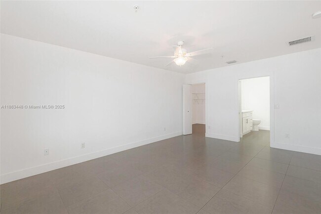 Building Photo - 555 E Dania Beach Blvd