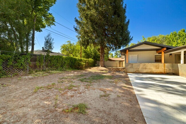 Building Photo - Reburbished 3bd/2ba, 2,275 sq ft home in C...